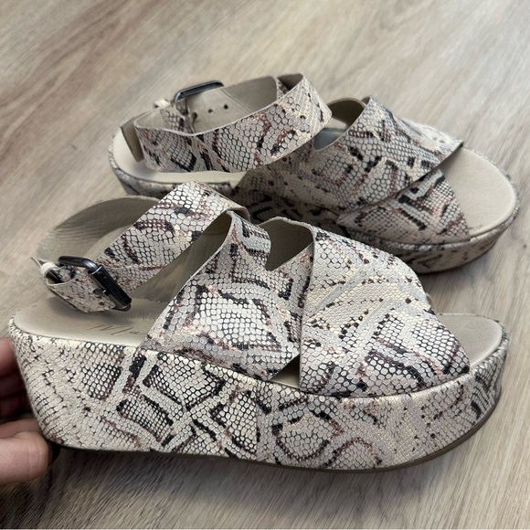 Amuse Society X Matisse Runaway Leather Python Wedge size 7 - Picture 1 of 8